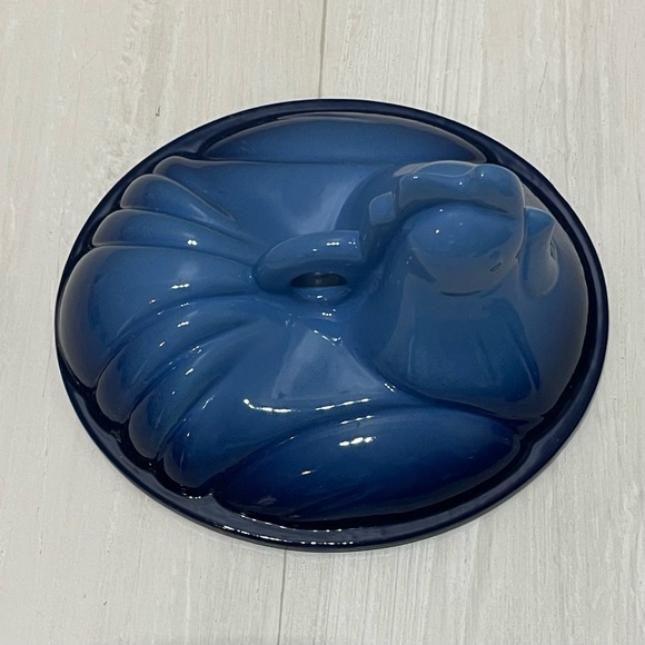 *RARE* Lodge Enamel Covered Cast Iron Chicken Dutch Oven Blue 2QT *RARE* - Picture 7 of 10